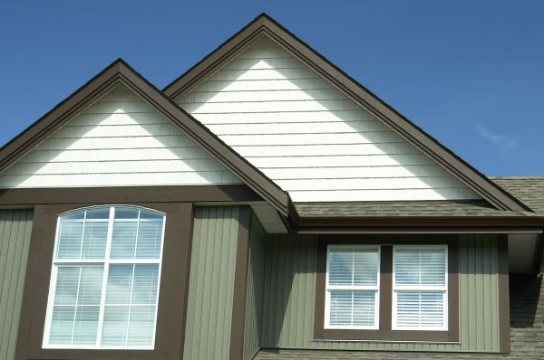 Cost of Vertical Vinyl Siding Repair in Lebanon